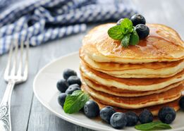 You can have breakfast by following a kefir diet with delicious diet pancakes