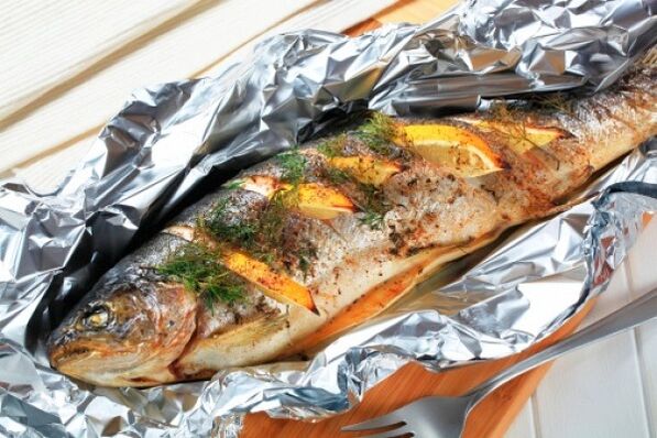 Follow the Maggi diet with baked fish in foil for dinner